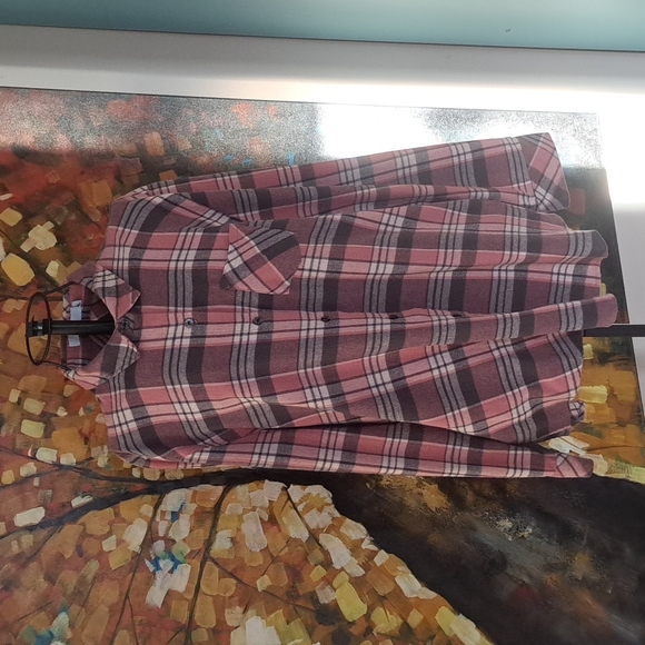 Pink plaid flannel shirt - Picture 1 of 5